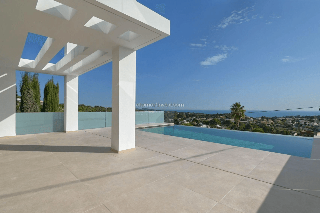 Nueva villa de diseño moderno con espectaculares vistas panorámicas al mar