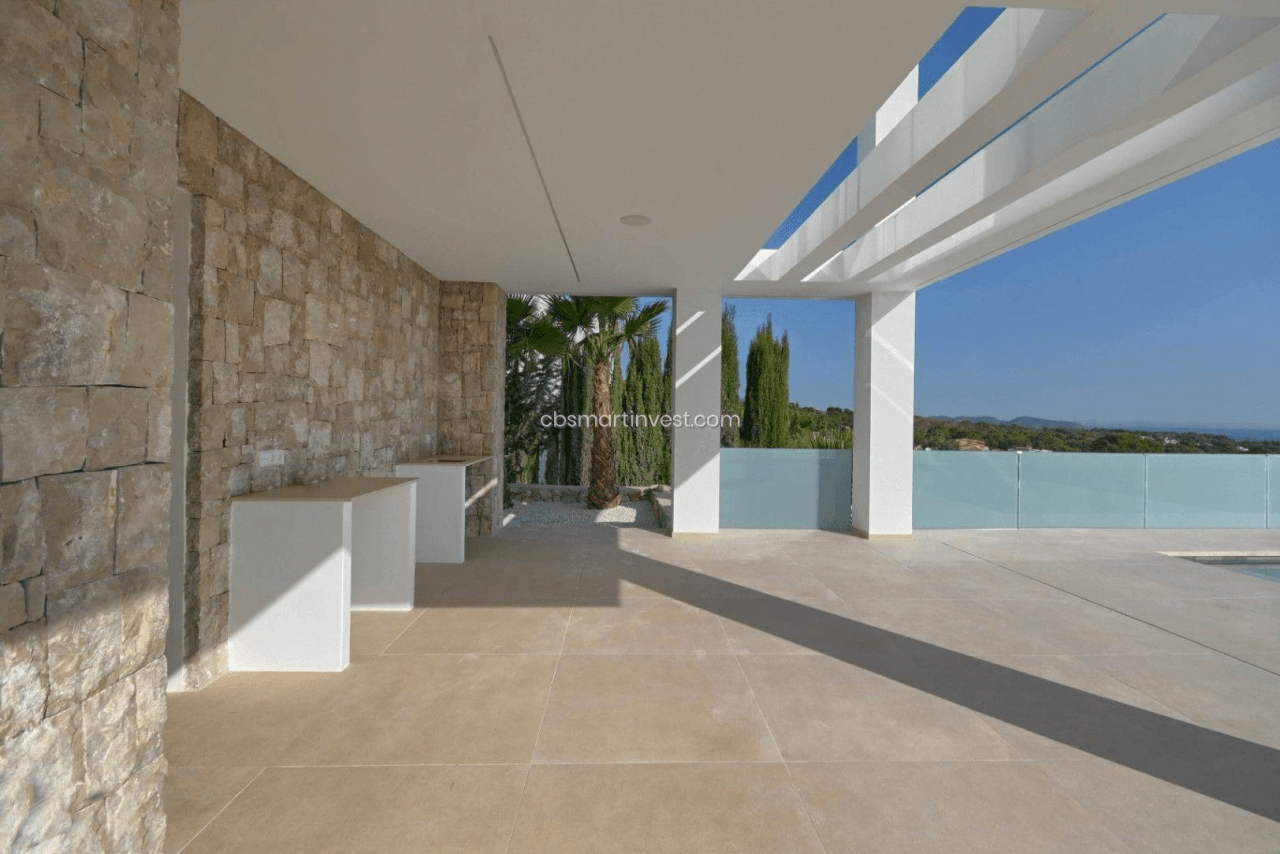 Nueva villa de diseño moderno con espectaculares vistas panorámicas al mar
