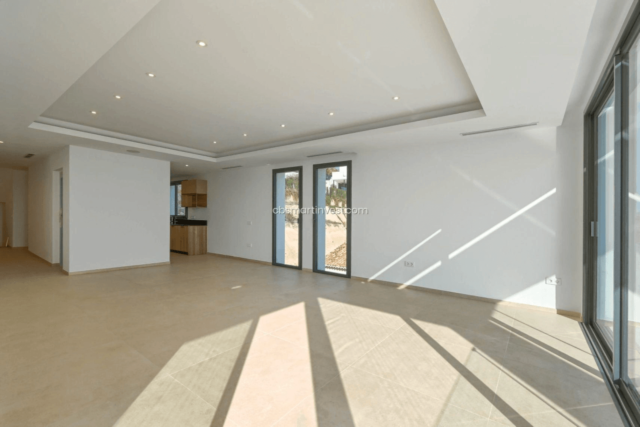 Nueva villa de diseño moderno con espectaculares vistas panorámicas al mar