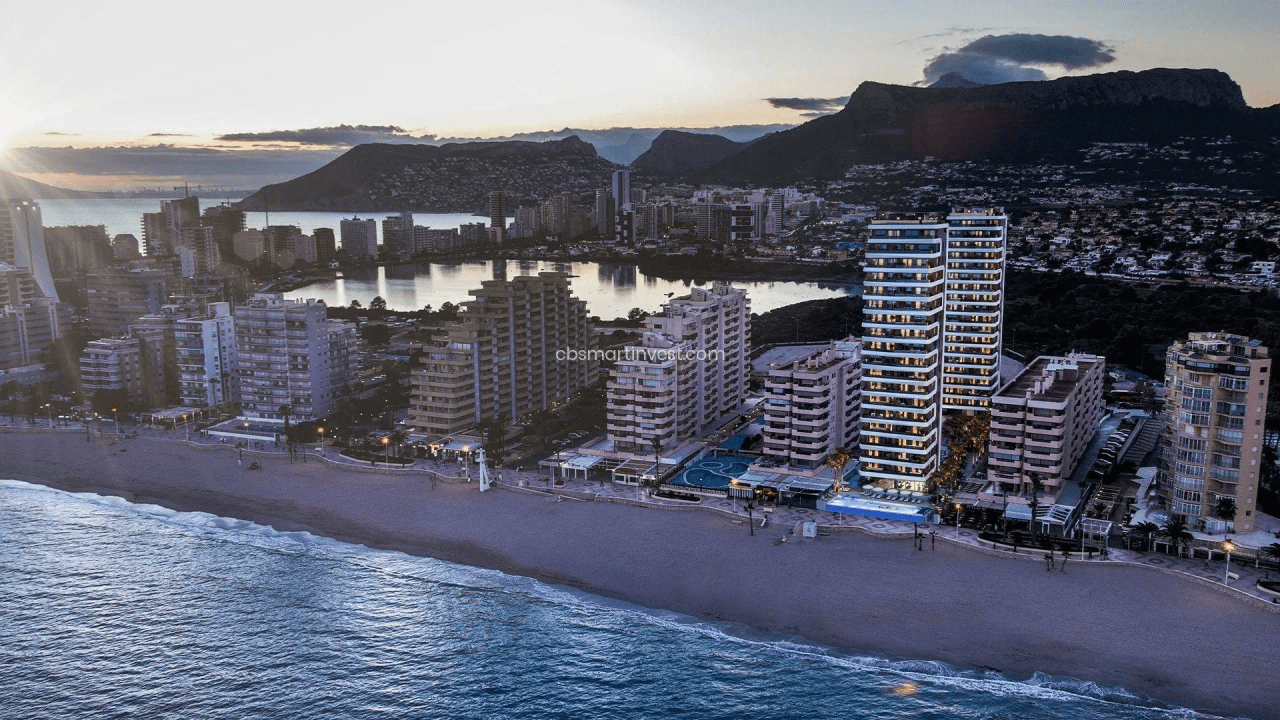 Aticos dúplex en primera línea de playa en La Fossa, Calpe