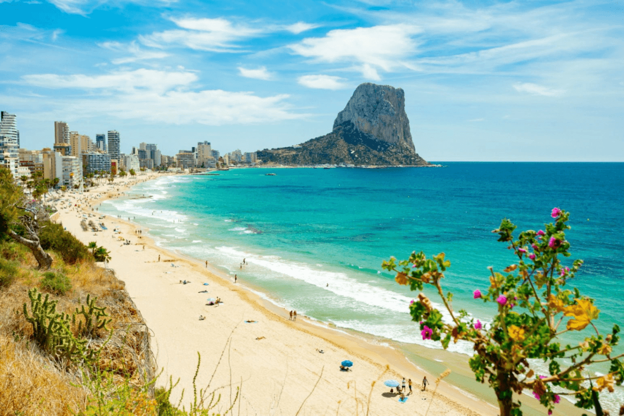 Projecto con impresionantes vistas al mar, al Peñón de Ifach y a la montaña