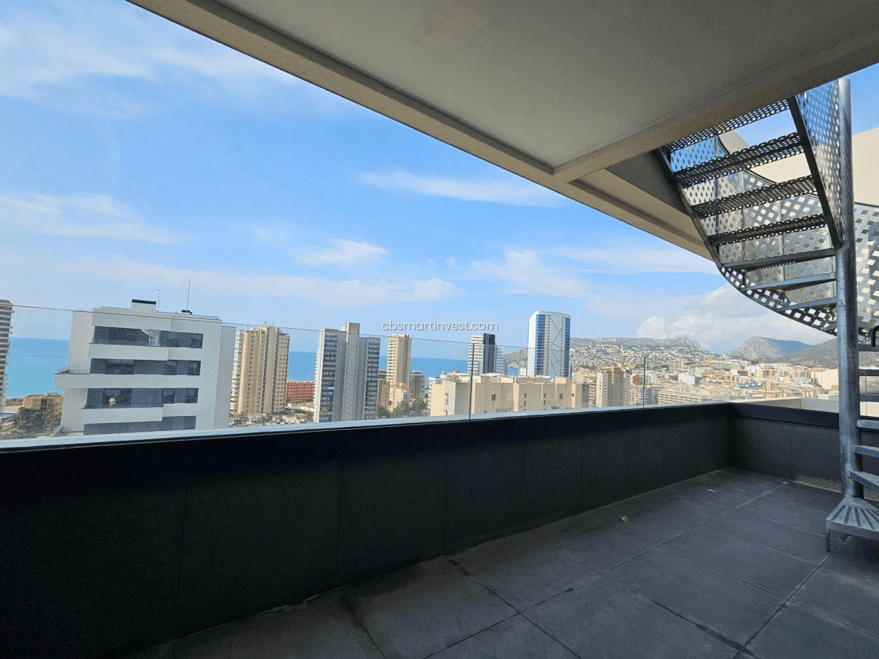 Ático a estrenar con vistas panoramicas de Calpe y el mar