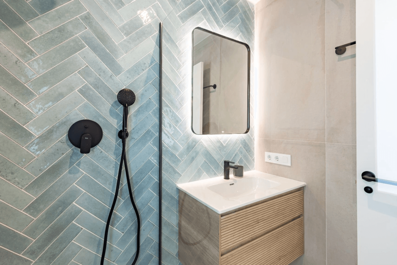 ¡Obra nueva! Villa de estilo ibicenco en el campo de golf