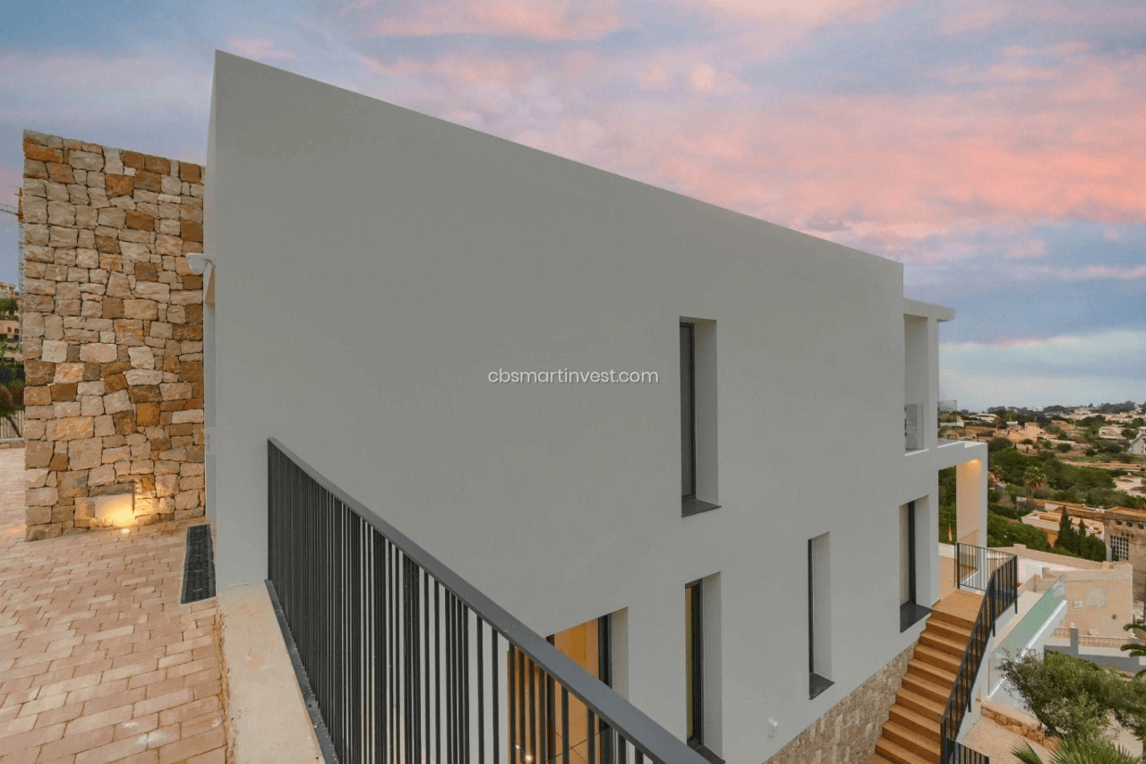 Nueva villa de diseño moderno con espectaculares vistas panorámicas al mar