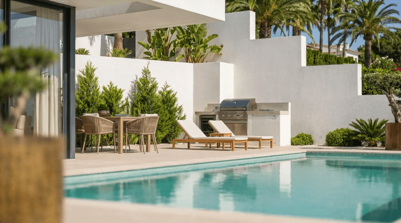 Villa moderna con vistas panorámicas al mar y al Peñón de Ifach