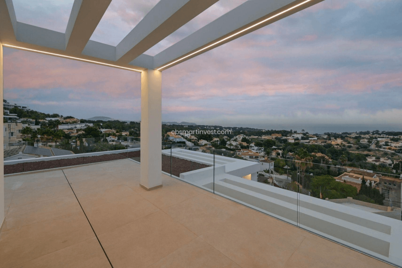 Nueva villa de diseño moderno con espectaculares vistas panorámicas al mar
