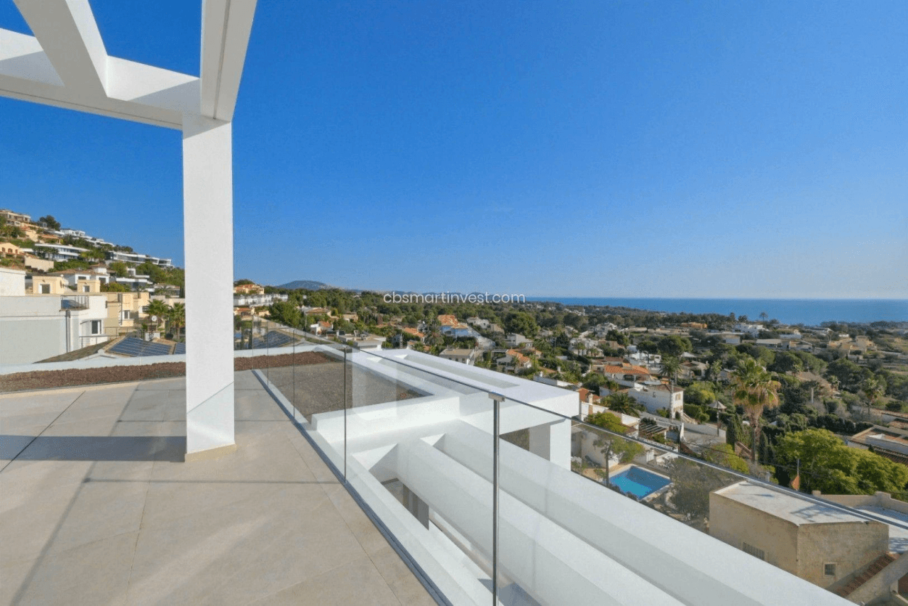 Nueva villa de diseño moderno con espectaculares vistas panorámicas al mar