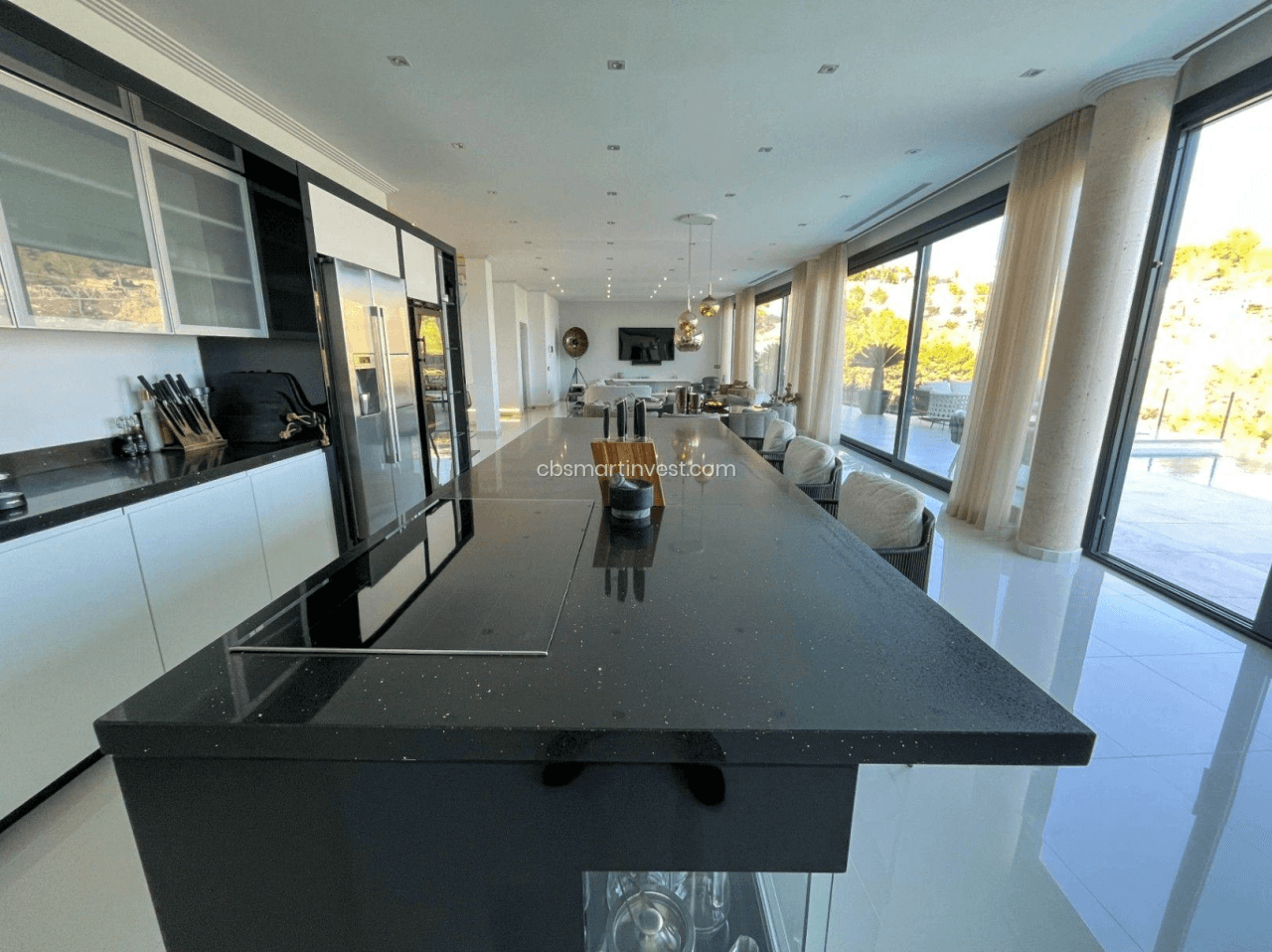 Impresionante villa moderna con vistas al mar