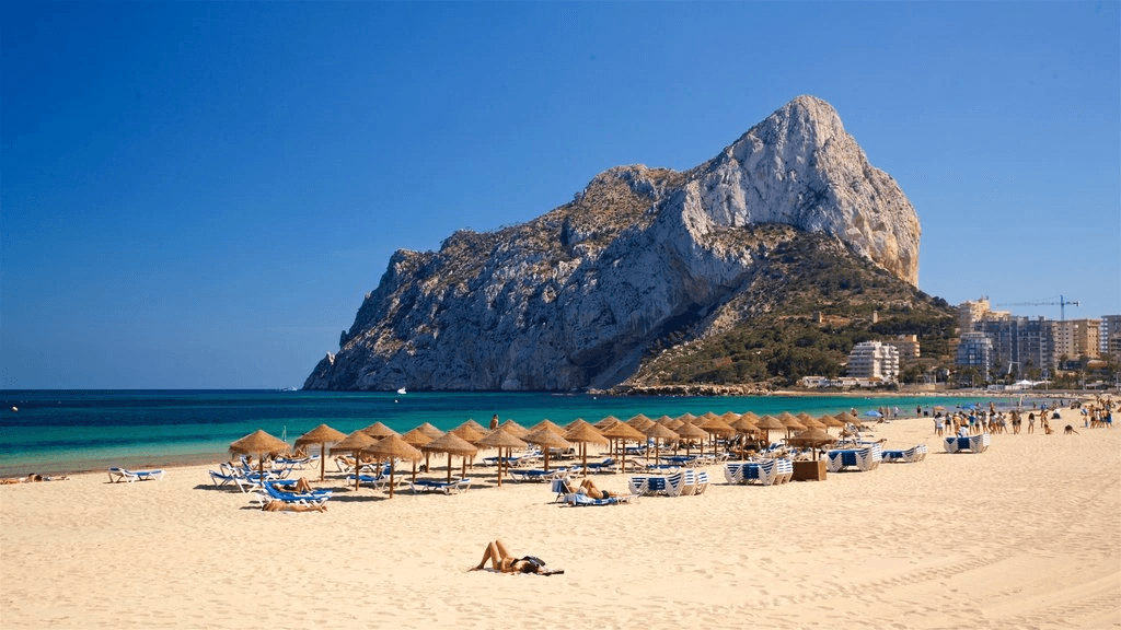 Projecto con impresionantes vistas al mar, al Peñón de Ifach y a la montaña