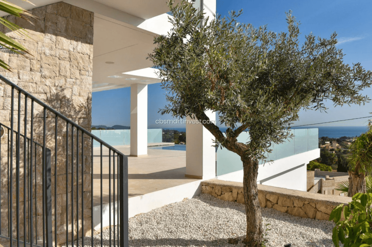 Nueva villa de diseño moderno con espectaculares vistas panorámicas al mar