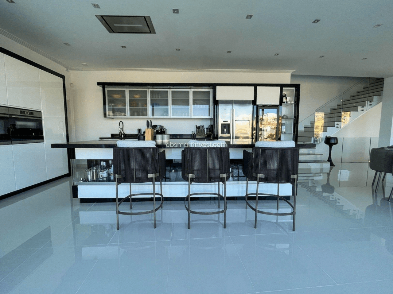 Impresionante villa moderna con vistas al mar