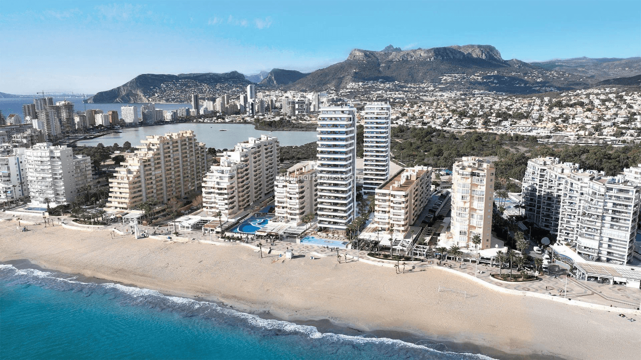Aticos dúplex en primera línea de playa en La Fossa, Calpe