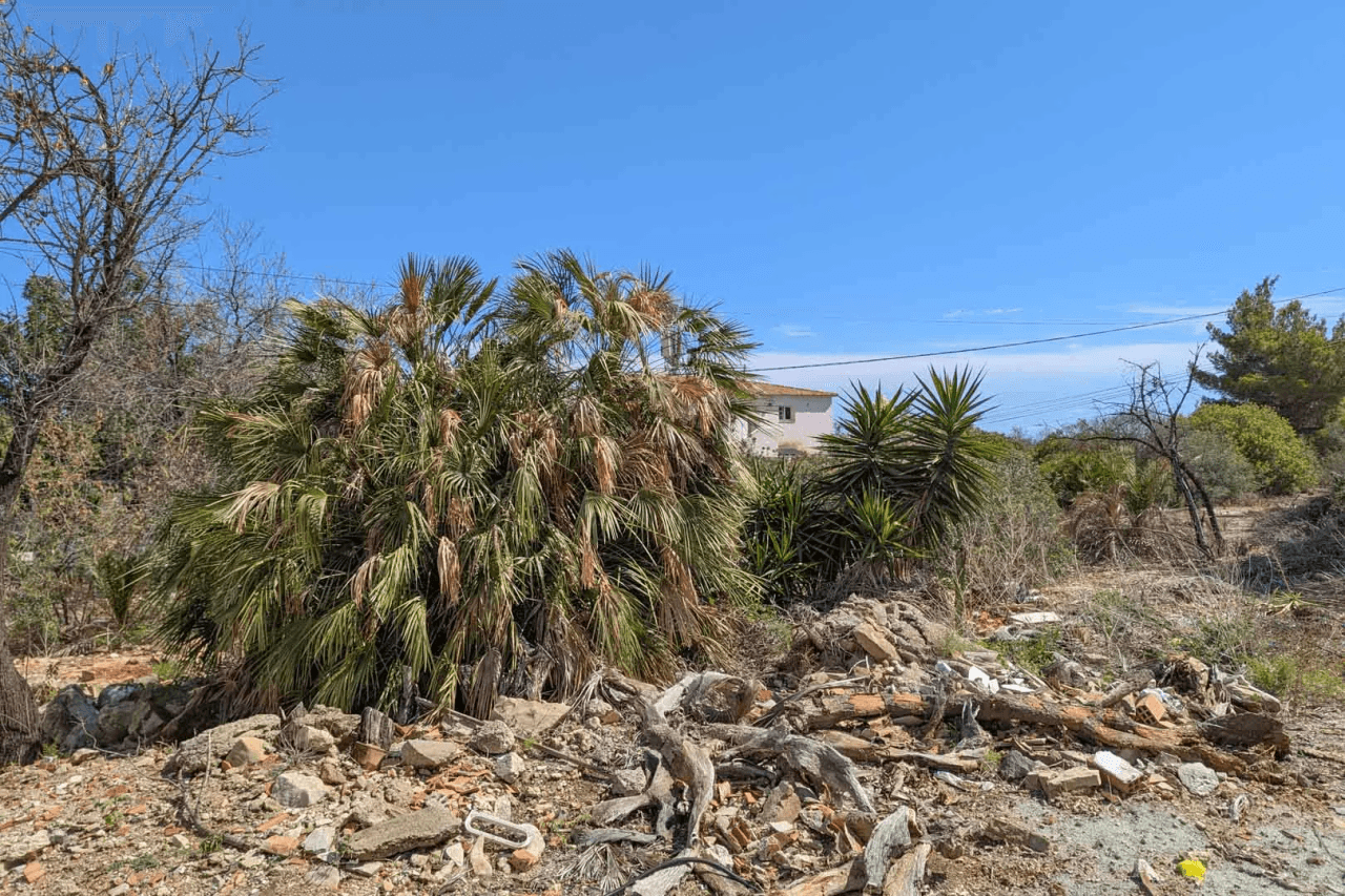 Land en venta en Denia