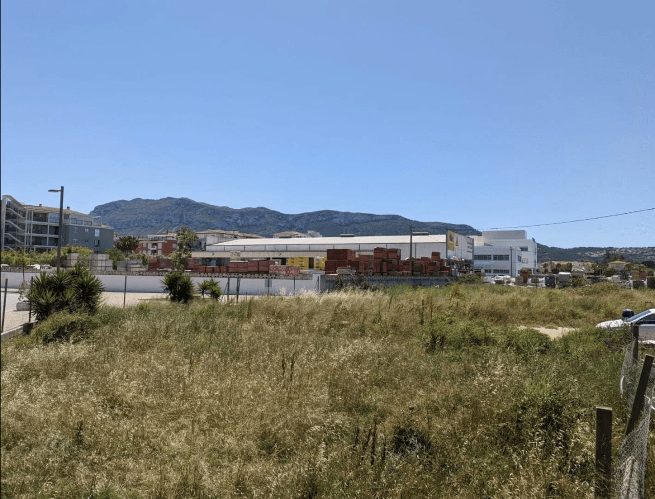 Land en venta en Denia