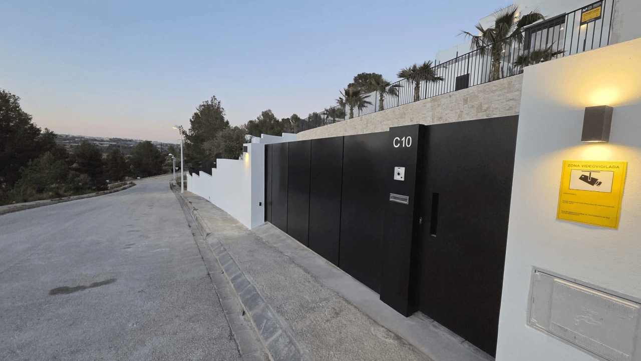 Villa de nueva construcción lista para entrar a vivir