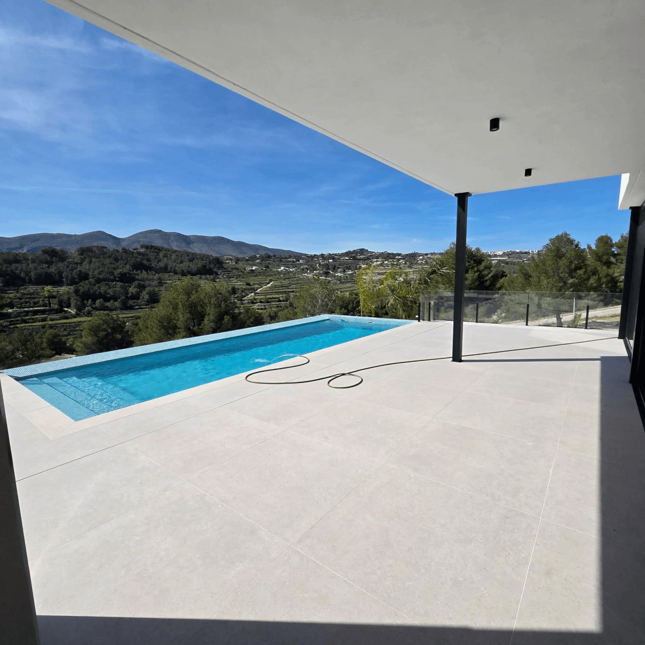 Villa de nueva construcción lista para entrar a vivir