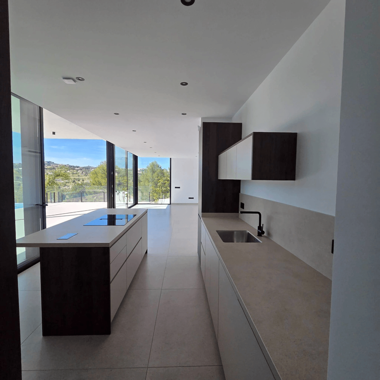 Villa de nueva construcción lista para entrar a vivir