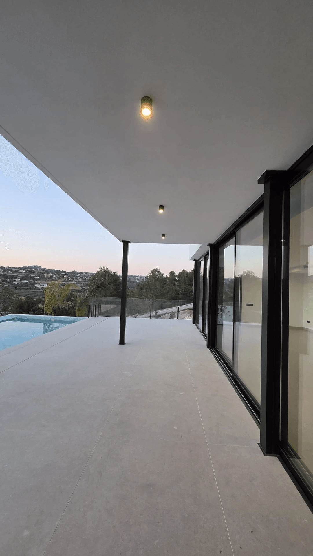 Villa de nueva construcción lista para entrar a vivir