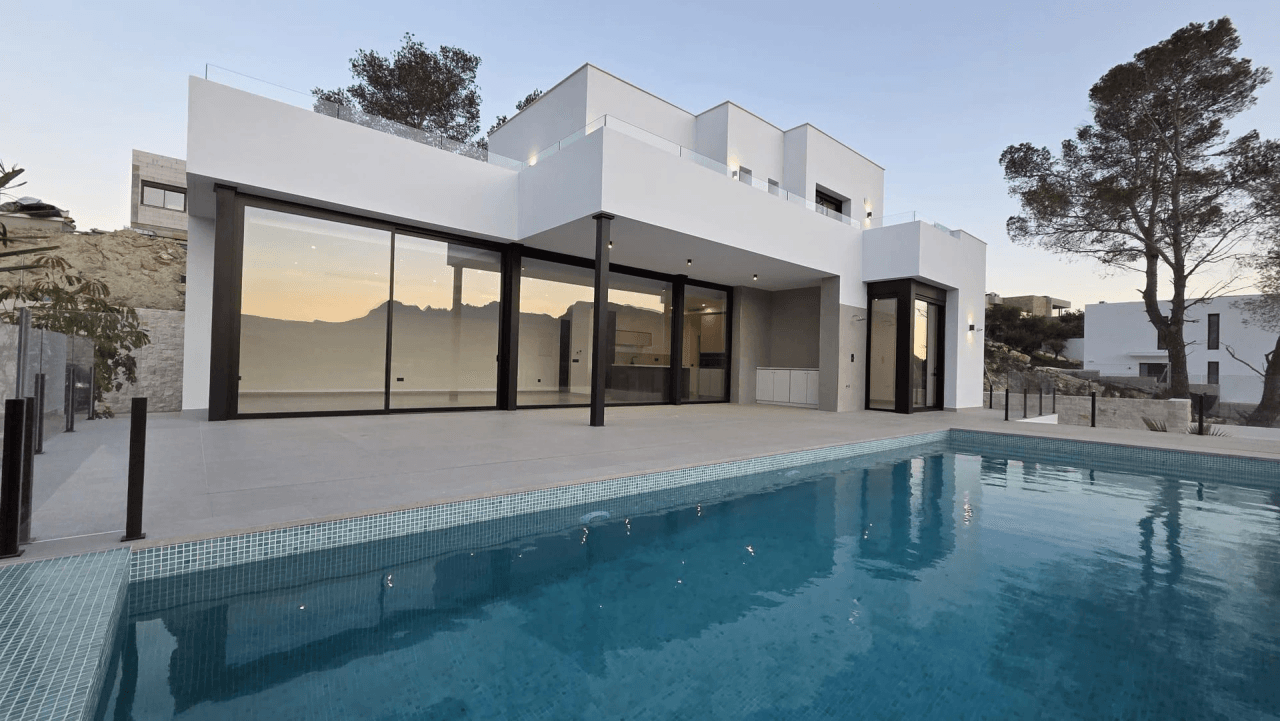 Villa de nueva construcción lista para entrar a vivir