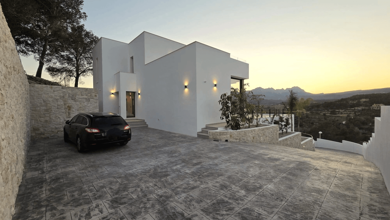 Villa de nueva construcción lista para entrar a vivir