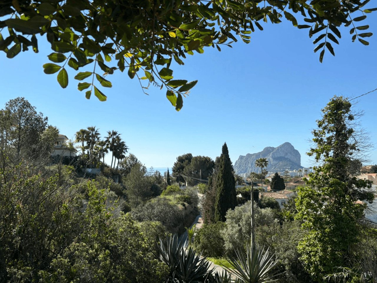 Parcela con vistas al mar en Calpe