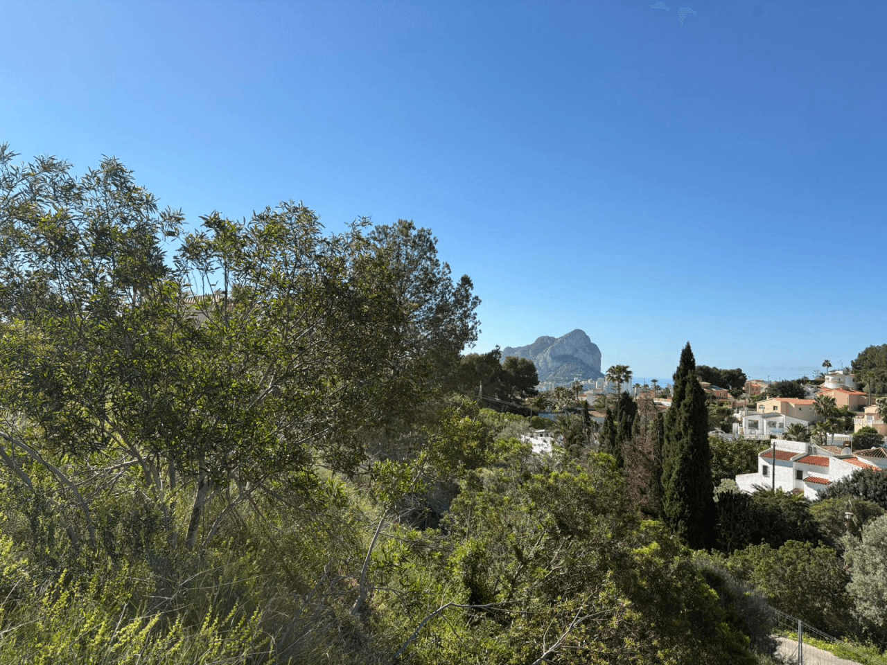 Parcela con vistas al mar en Calpe