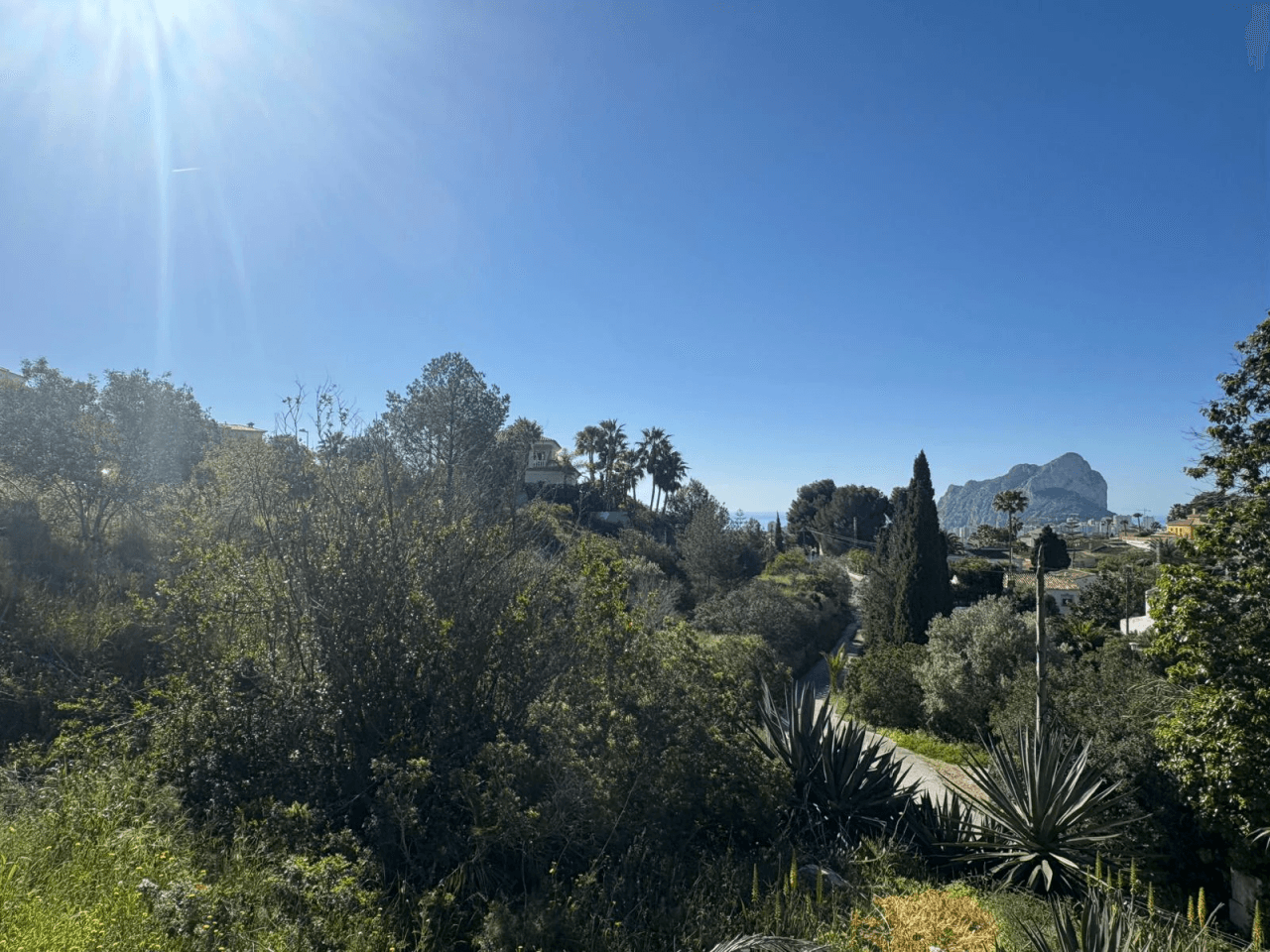 Parcela con vistas al mar en Calpe