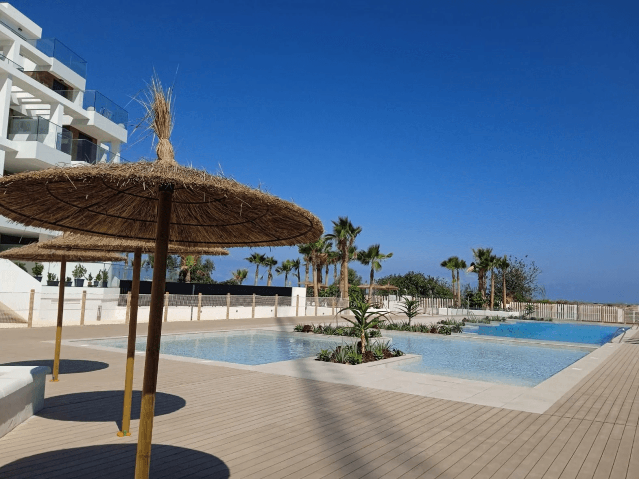 Atico en una exclusiva promoción residencial en primera línea de playa en Dénia