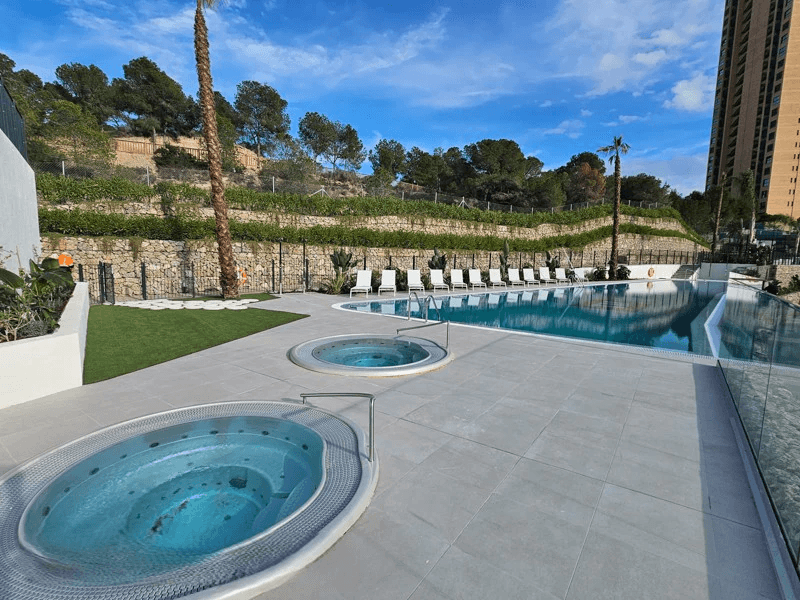 Apartamentos de obra nueva con excelentes zonas comunes en Benidorm