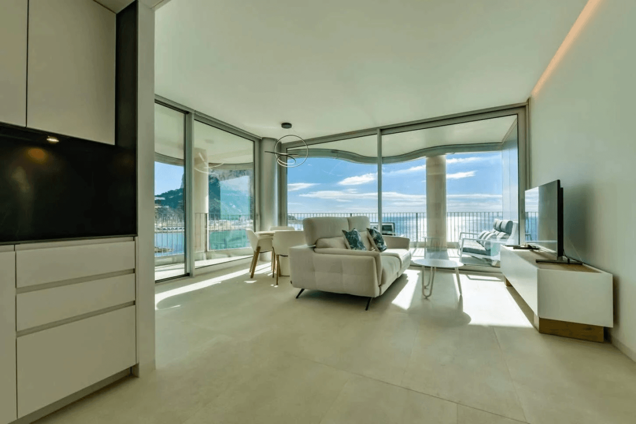 Exclusiva y privada apartamento en primera línea de mar en Calpe