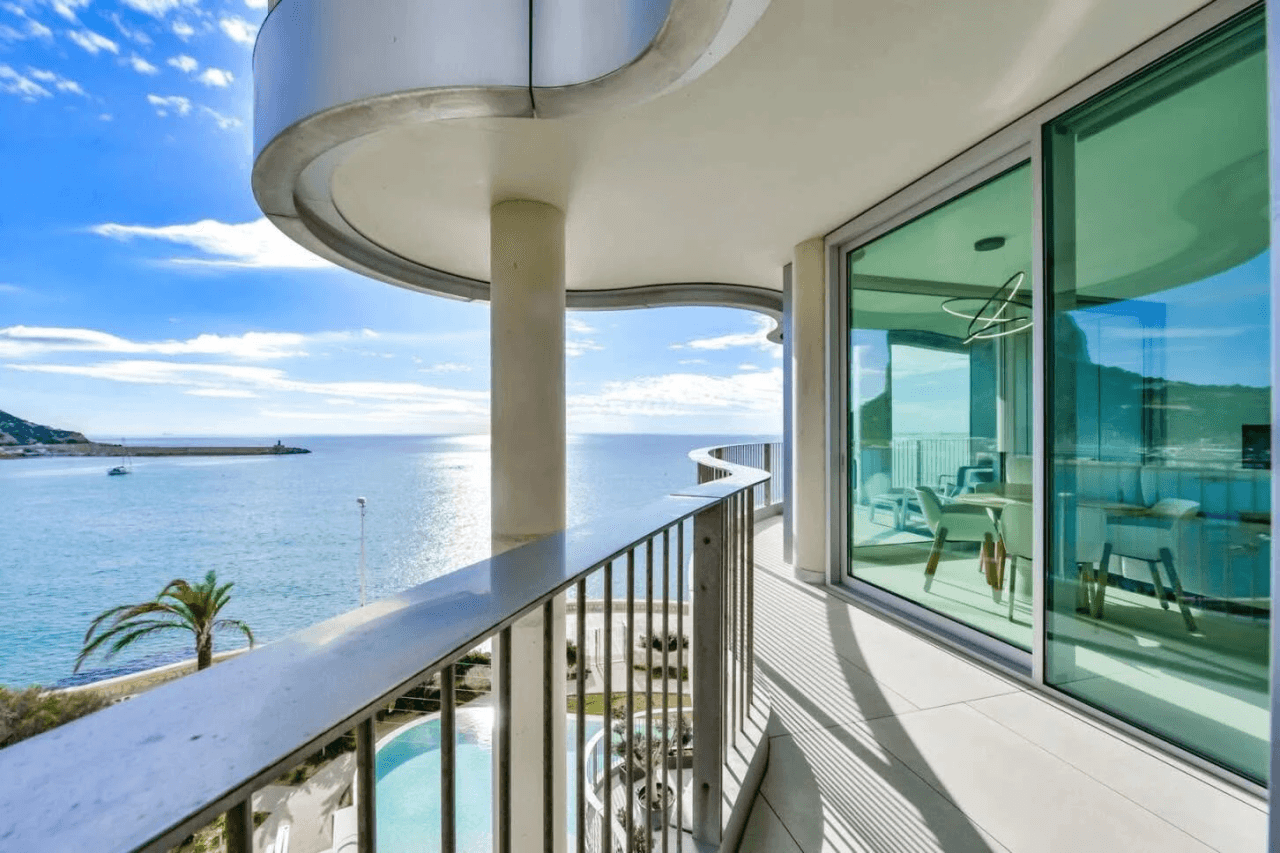 Exclusiva y privada apartamento en primera línea de mar en Calpe