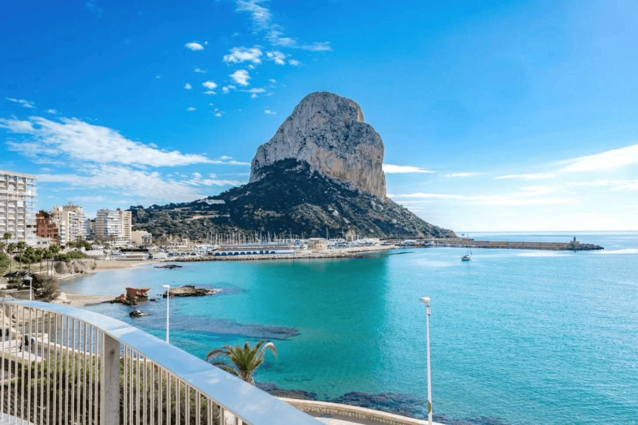 Exclusiva y privada apartamento en primera línea de mar en Calpe