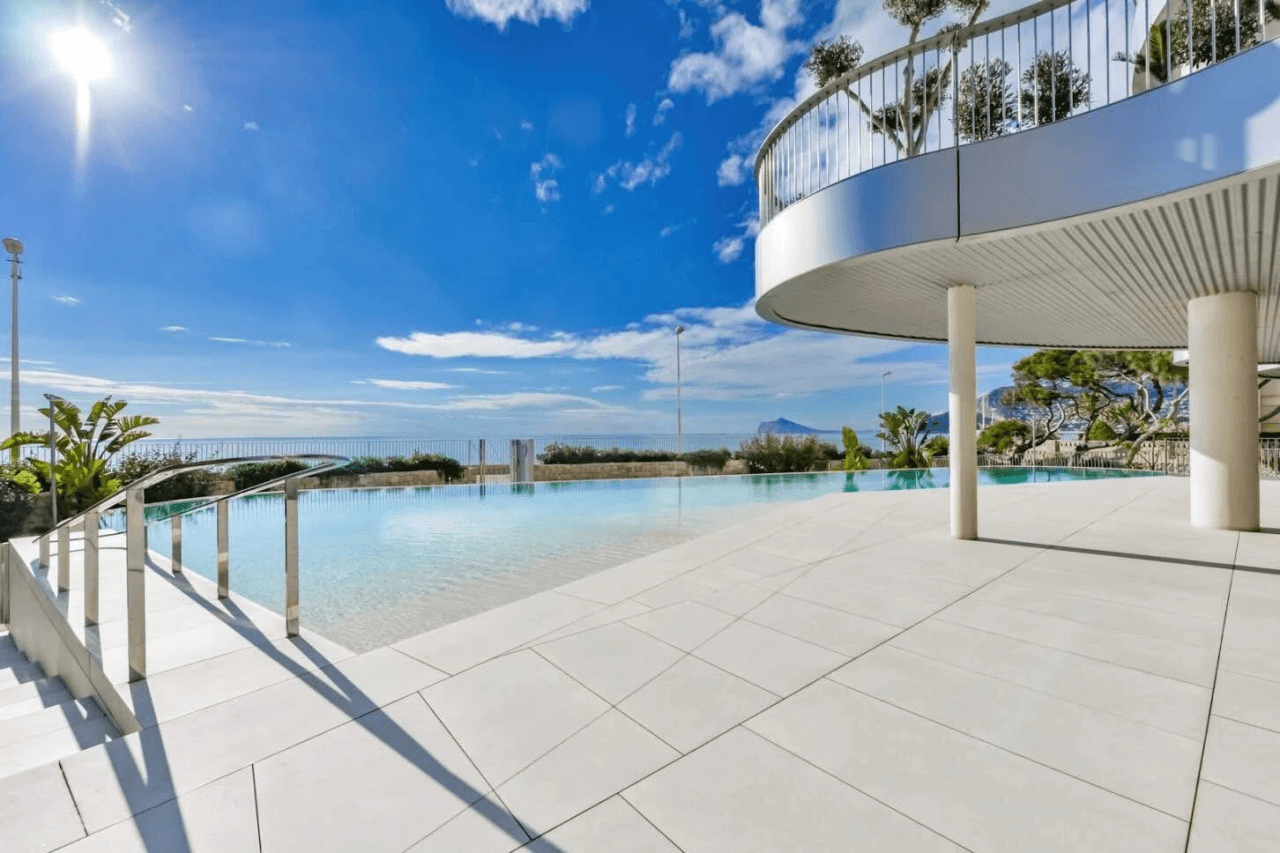 Exclusiva y privada apartamento en primera línea de mar en Calpe