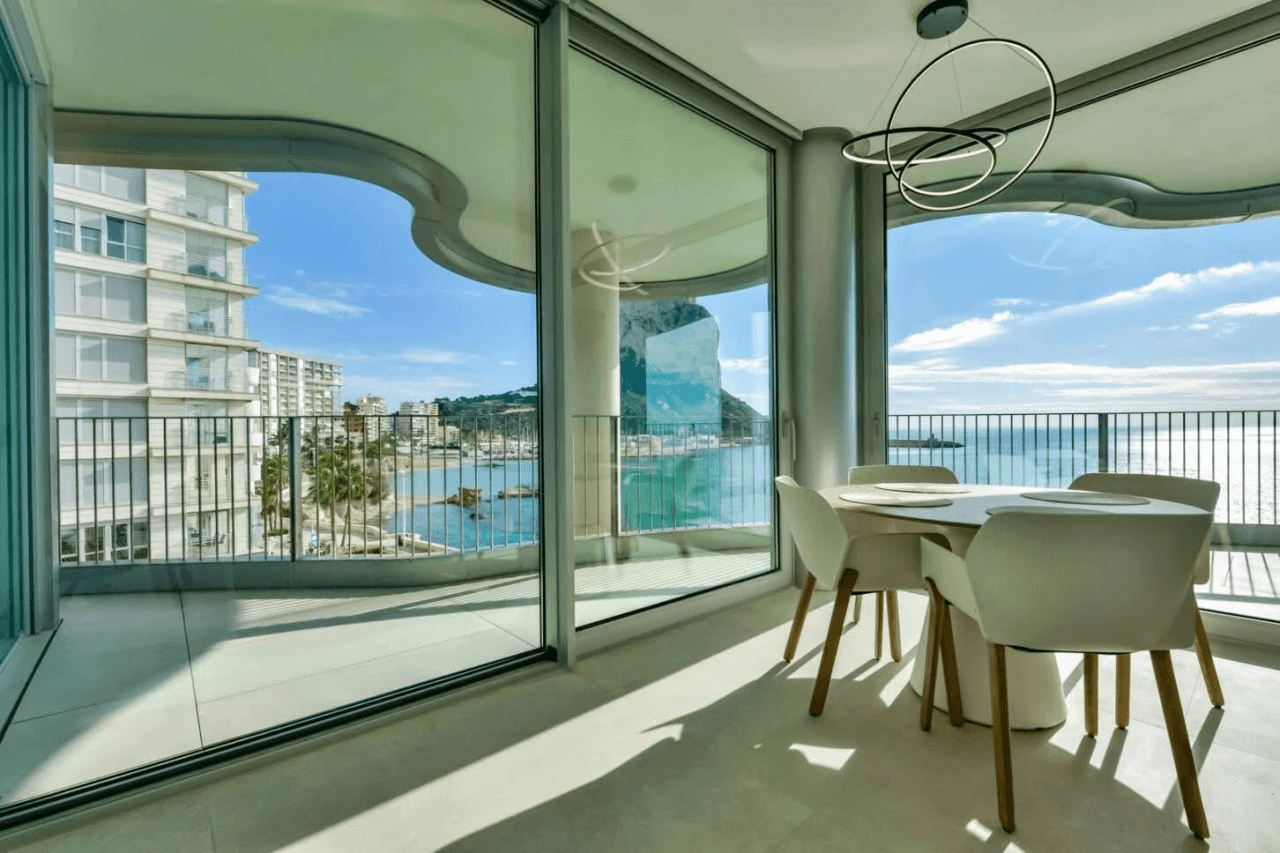 Exclusiva y privada apartamento en primera línea de mar en Calpe