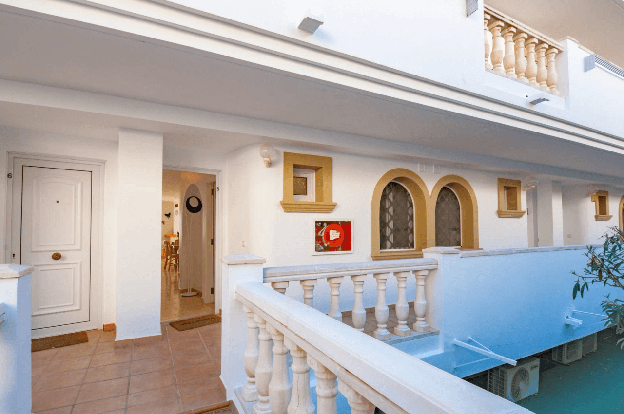 Apartamento con vista panorámica al mar a 100 metros de la playa