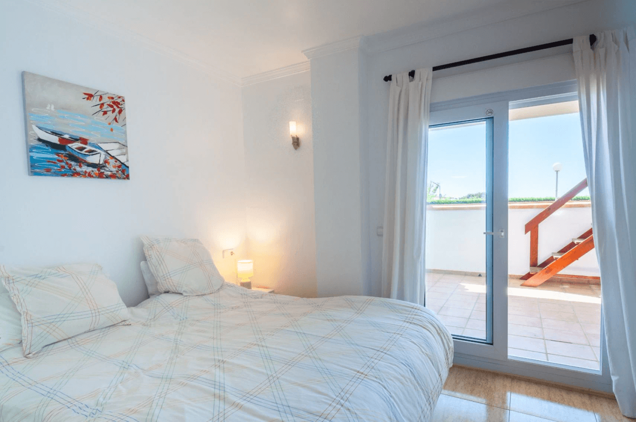 Apartamento con vista panorámica al mar a 100 metros de la playa