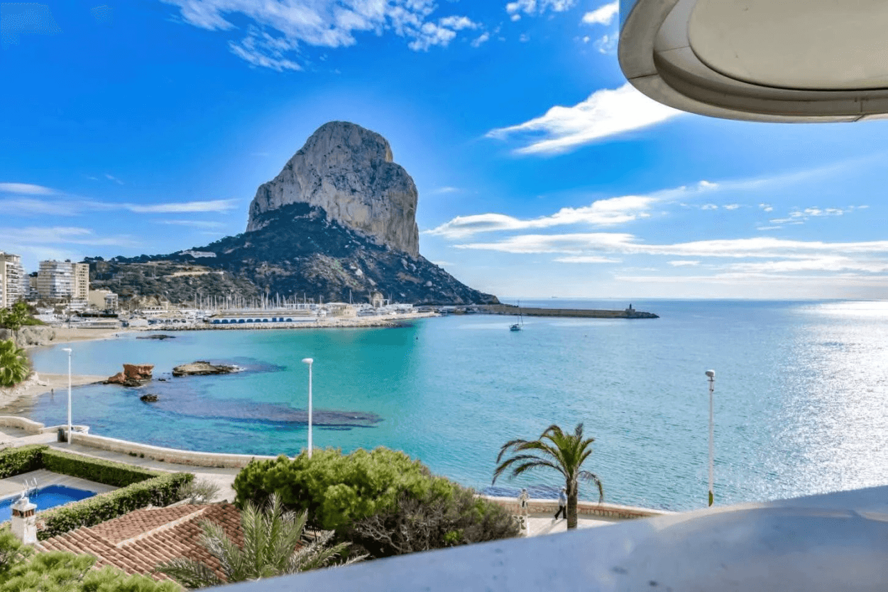 Exclusiva y privada apartamento en primera línea de mar en Calpe