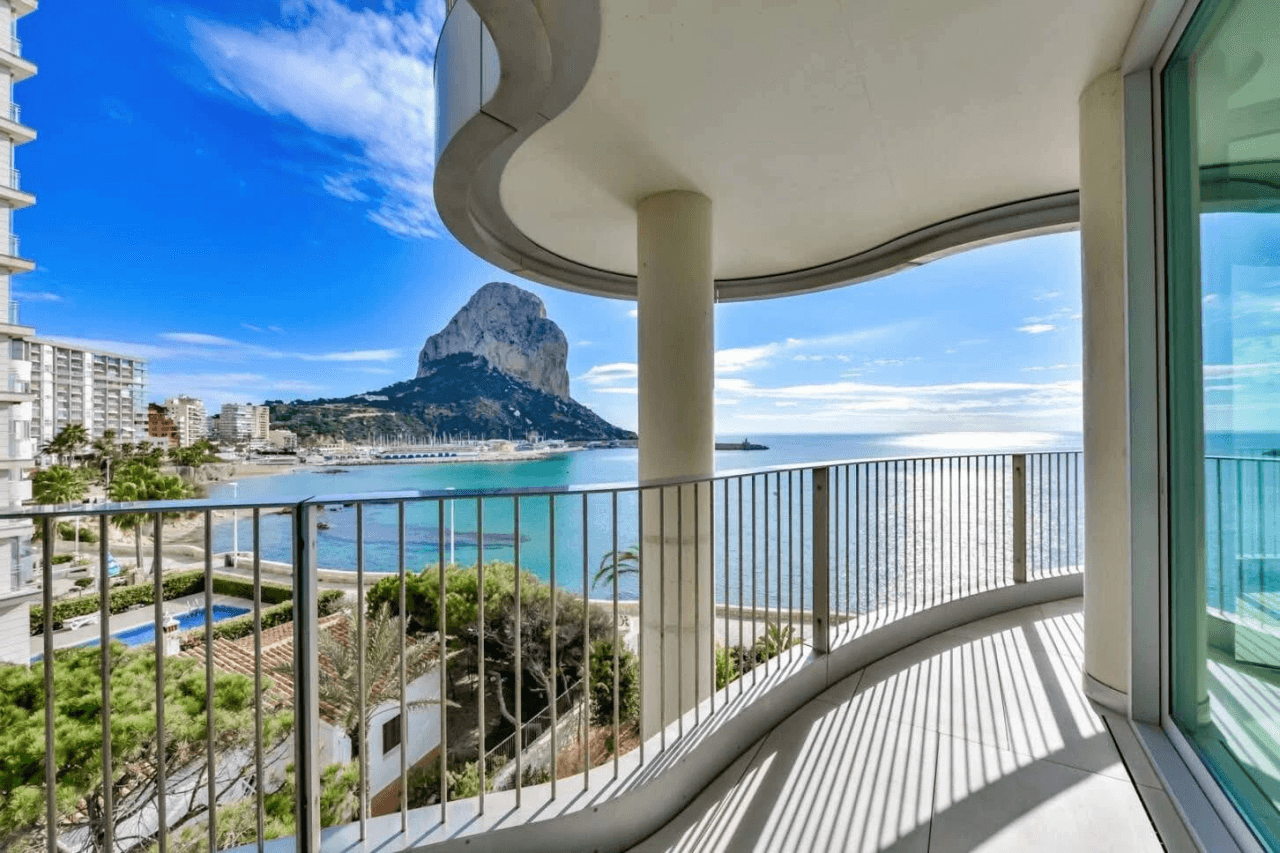 Exclusiva y privada apartamento en primera línea de mar en Calpe