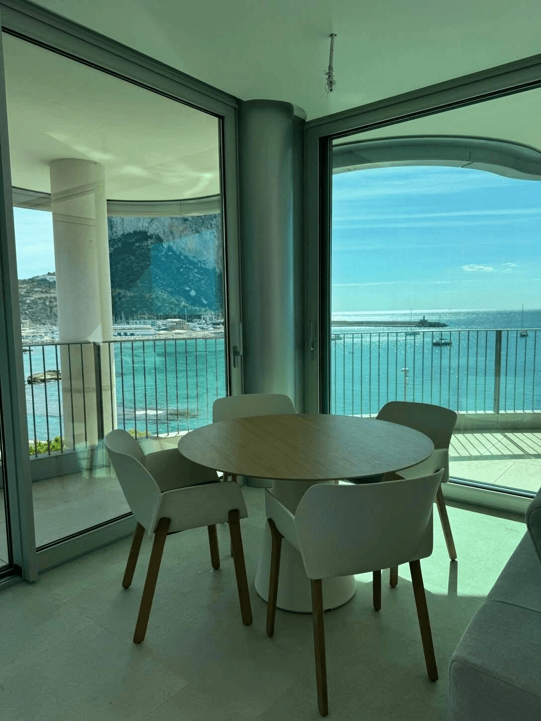 Exclusiva y privada apartamento en primera línea de mar en Calpe