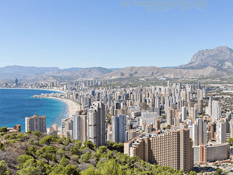 Apartamentos de obra nueva con excelentes zonas comunes en Benidorm
