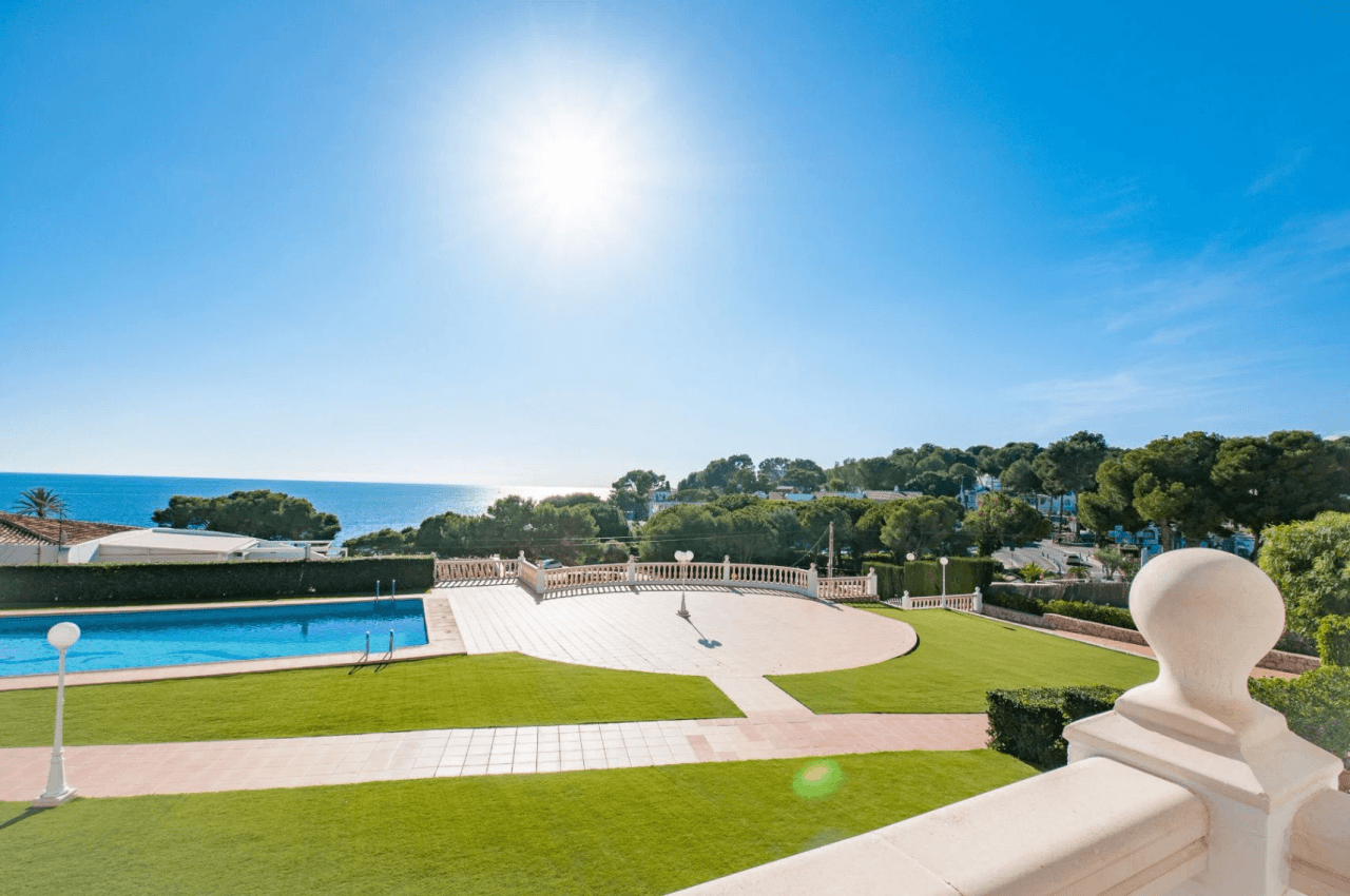 Apartamento con vista panorámica al mar a 100 metros de la playa