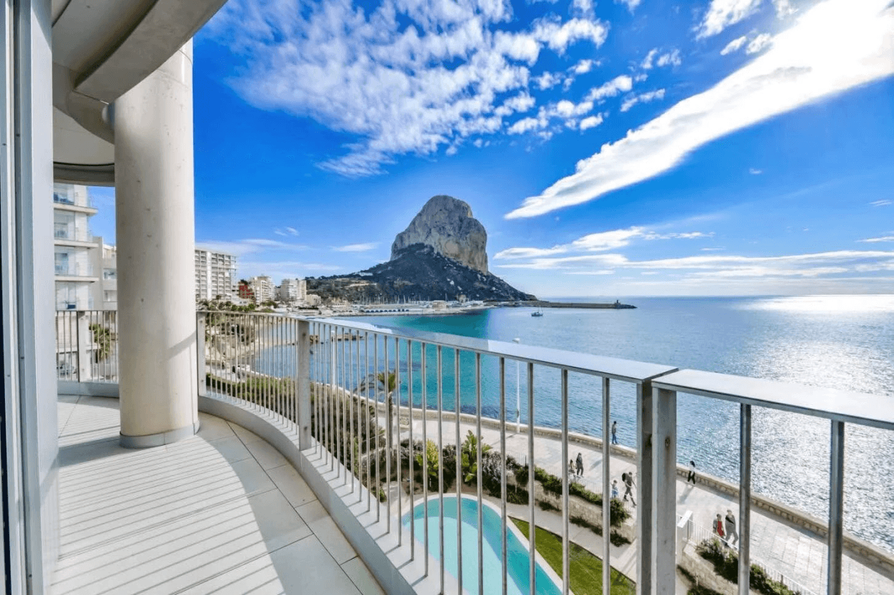 Exclusiva y privada apartamento en primera línea de mar en Calpe