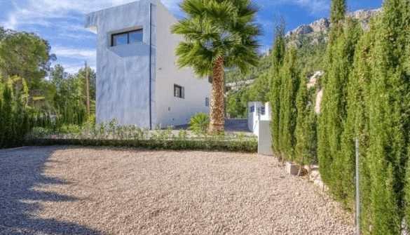 Villa de nueva construcción de 4 dormitorios en Calpe con vistas al mar.