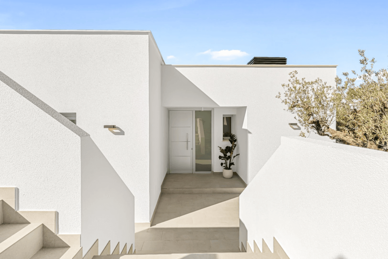 Villa lista para entrar a vivir con vistas al mar