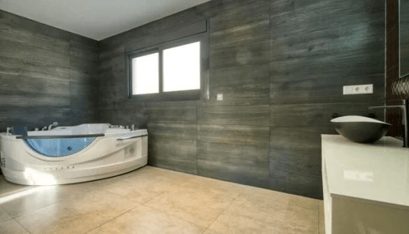 Villa de nueva construcción de 4 dormitorios en Calpe con vistas al mar.