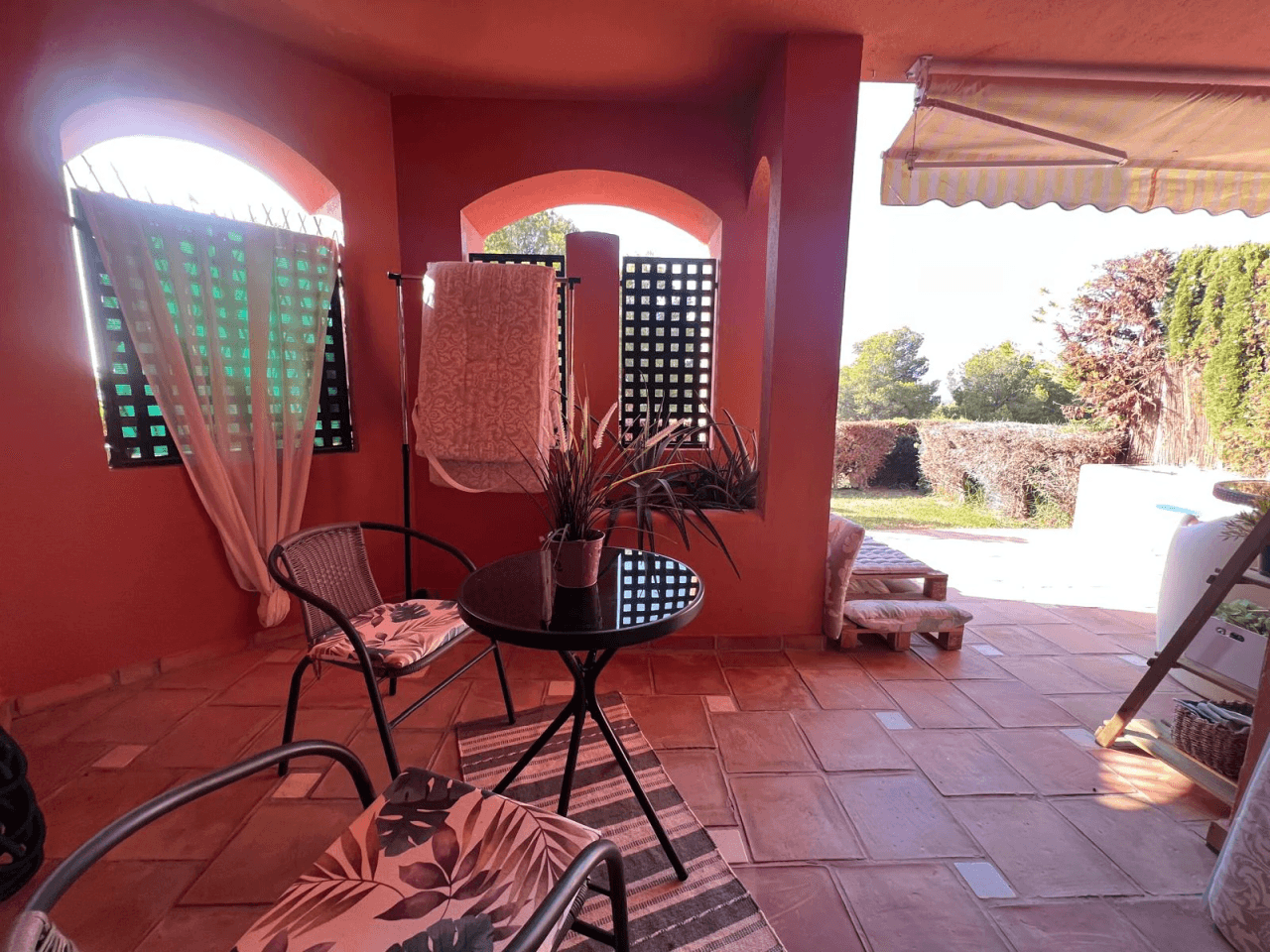 Apartamento con propia parcela ajardinada