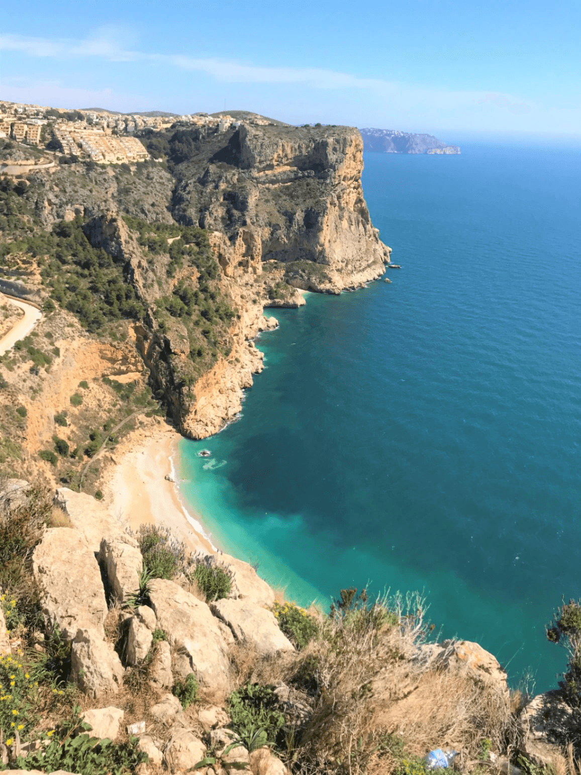 Villa de diseño moderno con espectaculares vistas al mar y detalles de lujo