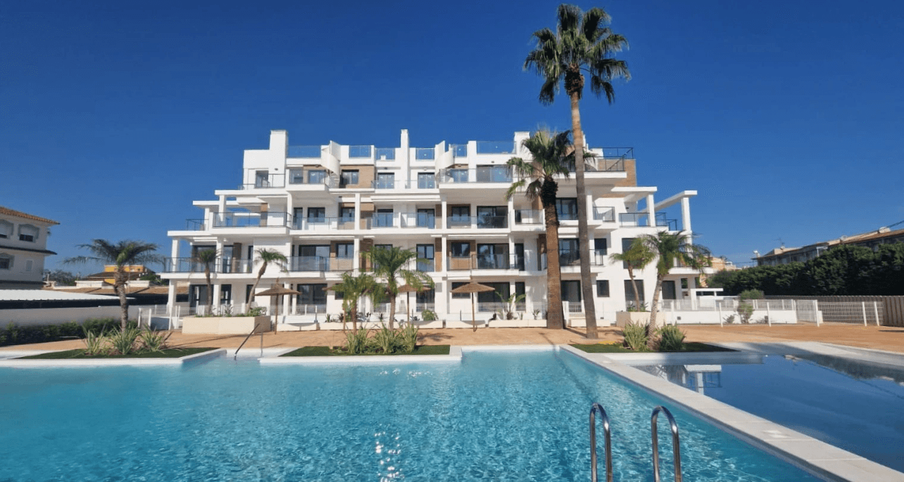 Urbanización de nueva construcción junto a la playa