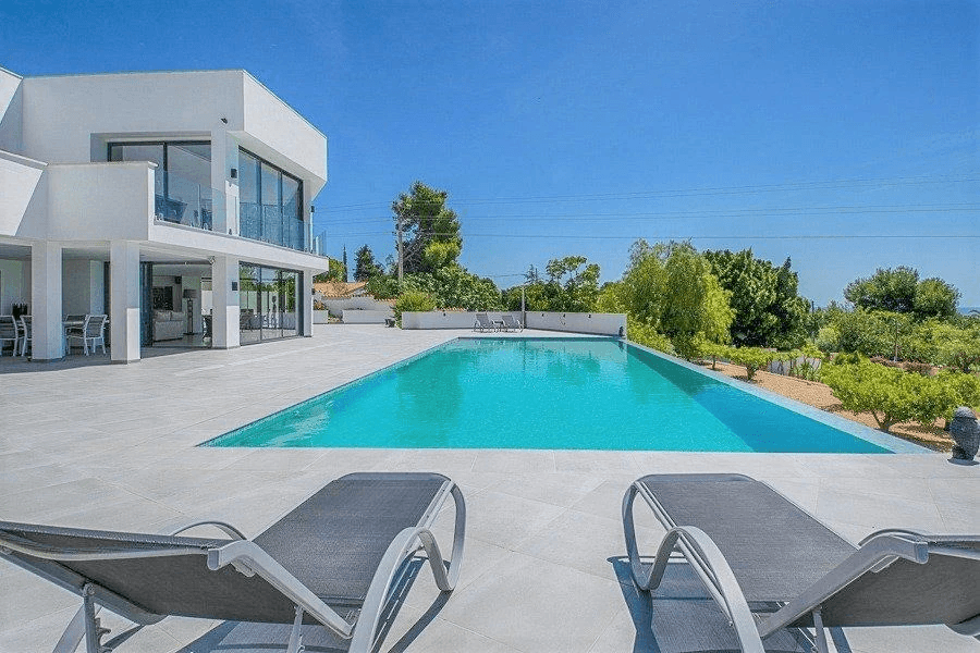 Espaciosa villa moderna con vistas al mar cerca de la costa de Altea