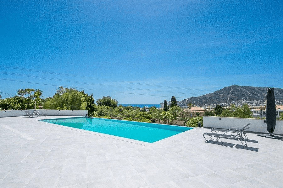 Espaciosa villa moderna con vistas al mar cerca de la costa de Altea